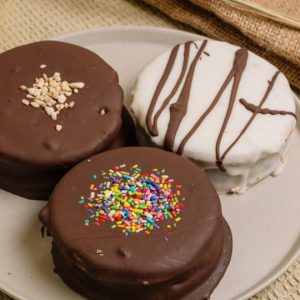 Alfajor de chocolate negro o blanco grande c/u.