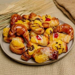 Mini Facturas X 250 grs con 1/4 criollo mixto.